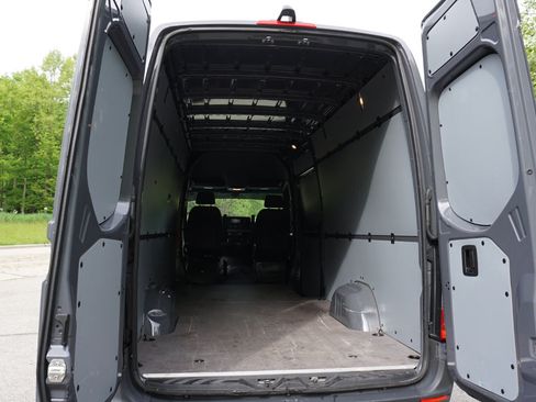 Used 2024 Mercedes-Benz Sprinter 2500 image 30