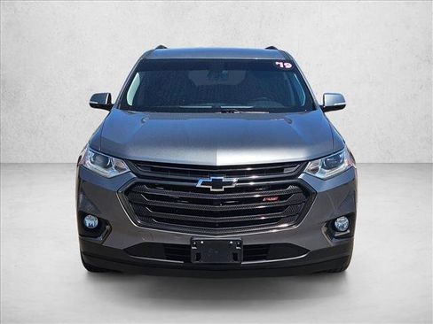 Used 2019 Chevrolet Traverse RS FWD image 2