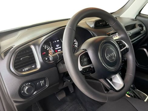 Used 2023 Jeep Renegade Latitude AWD/4WD image 10