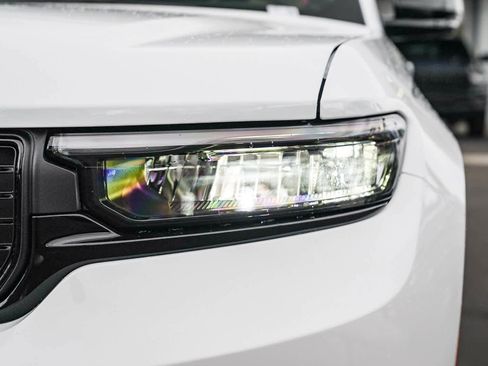 New 2025 Jeep Grand Cherokee L Limited image 8