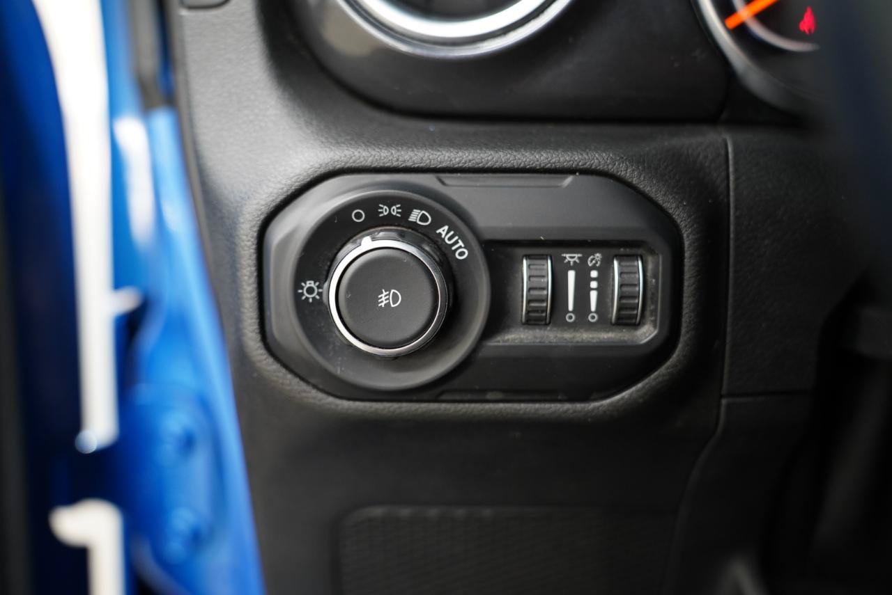 Used 2021 Jeep Wrangler Unlimited Sahara AWD/4WD image 25