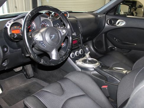 Used 2015 Nissan 370Z Coupe w/ Aerodynamics Package RWD image 19