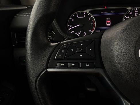 Used 2025 Nissan Sentra SV FWD image 31