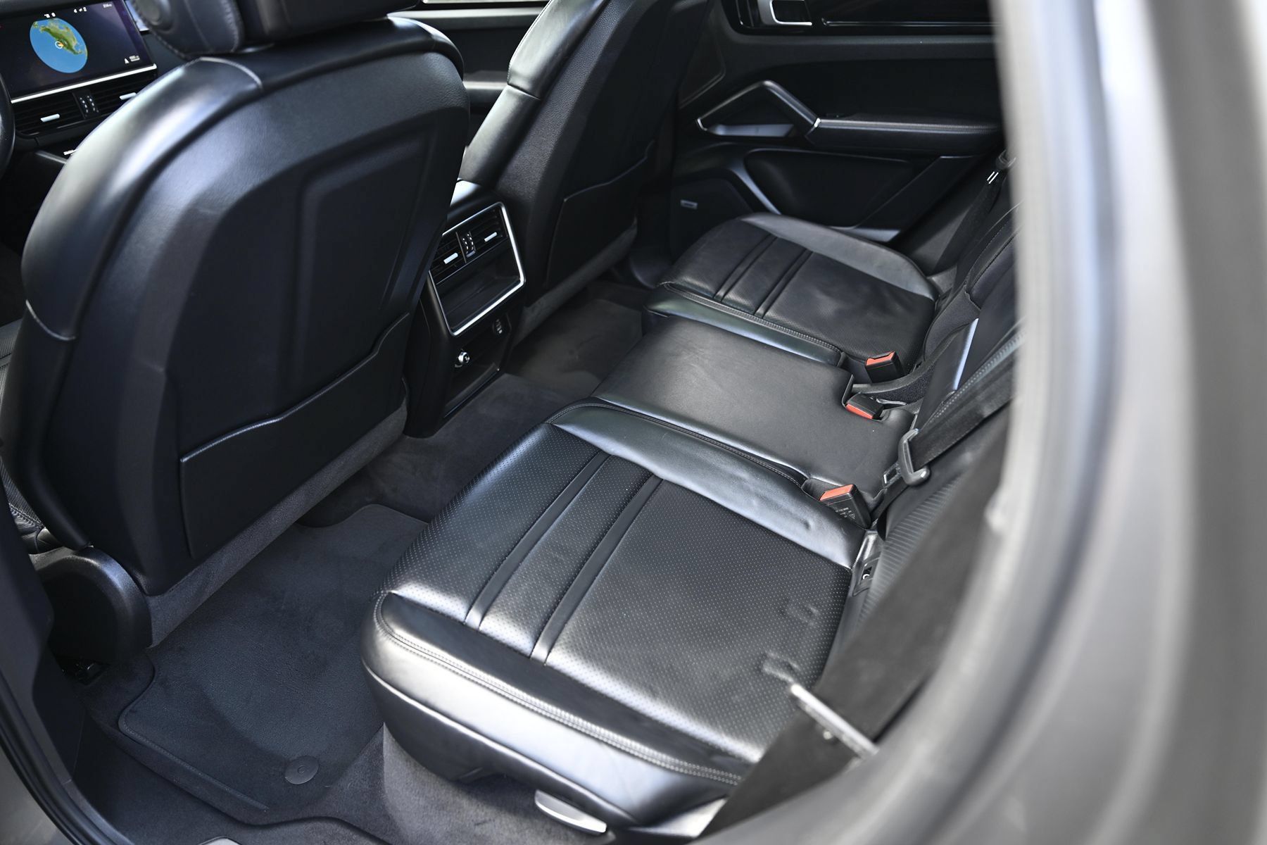 Used 2019 Porsche Cayenne AWD/4WD image 16