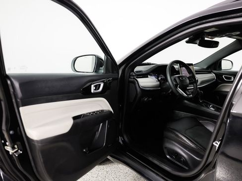 Used 2023 Jeep Compass Limited image 20