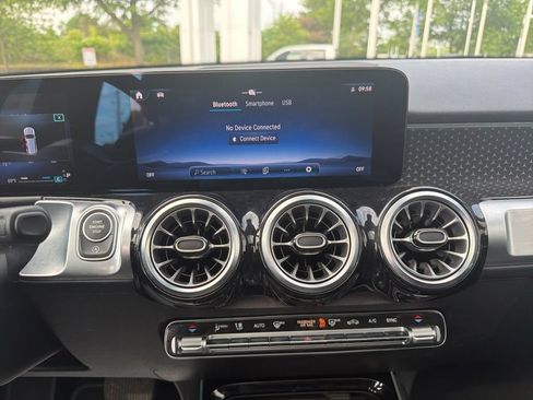 Used 2025 Mercedes-Benz GLB 250 image 17