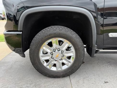 Used 2024 Chevrolet Silverado 2500 High Country w/ High Country Premium Package AWD/4WD image 4