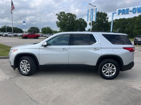 Used 2021 Chevrolet Traverse LT FWD image 3