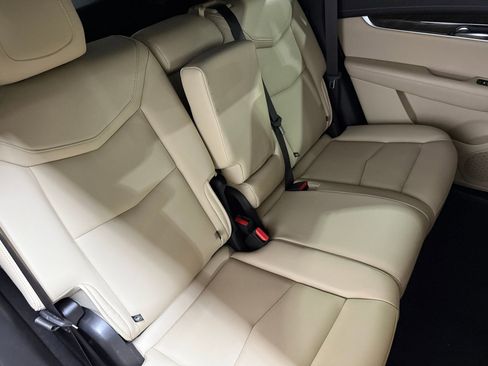 Used 2019 Cadillac XT5 FWD image 38