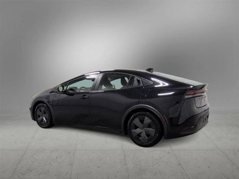 Used 2023 Toyota Prius LE image 6