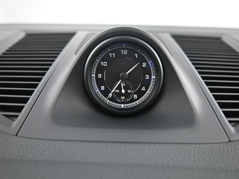 Certified 2024 Porsche Macan image 21