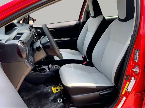 Used 2016 Toyota Prius C One FWD image 8