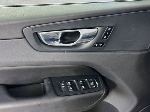 Used 2023 Volvo XC60 B5 Plus FWD image 24