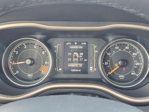 Used 2015 Jeep Cherokee Latitude w/ Comfort/Convenience Group image 16