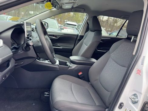 Used 2025 Toyota RAV4 XLE image 19