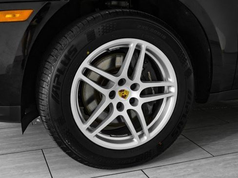 Used 2021 Porsche Macan image 44