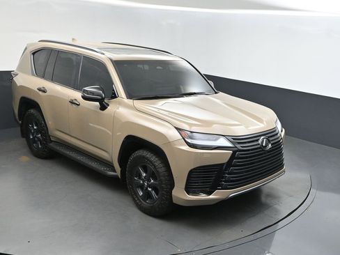 Used 2025 Lexus LX 700h Overtrail image 1