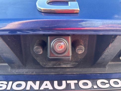 Used 2022 Nissan Rogue SV image 15