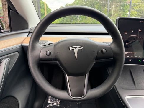 Used 2024 Tesla Model Y Long Range AWD/4WD image 41