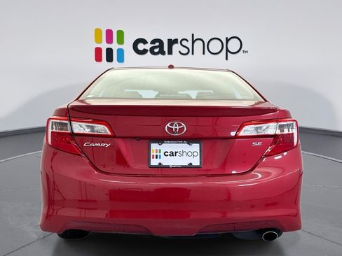 Used 2014 Toyota Camry SE w/ Moonroof Package FWD image 4