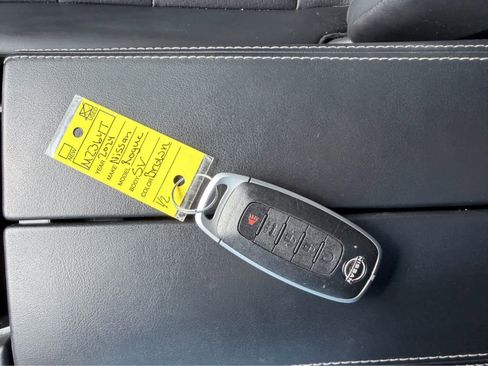 Used 2024 Nissan Rogue SV w/ SV Premium Package image 33