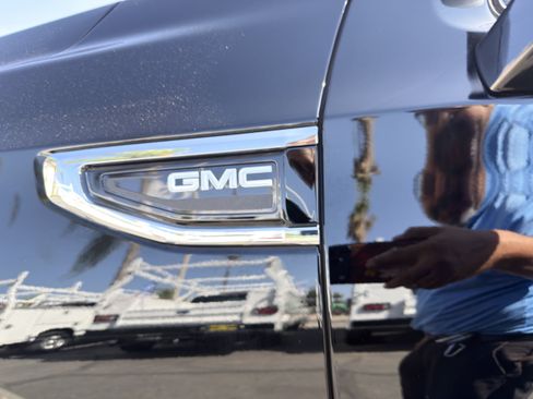 Used 2023 GMC Yukon SLT w/ SLT Luxury Package AWD/4WD image 43