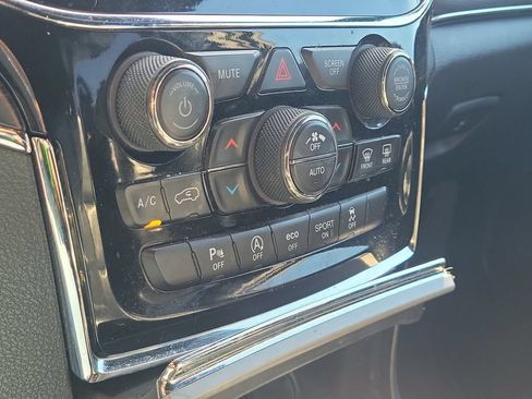 Used 2019 Jeep Grand Cherokee Limited AWD/4WD image 33