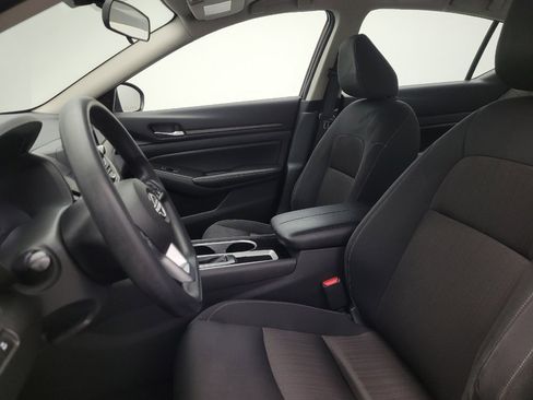 Used 2024 Nissan Altima 2.5 SV FWD image 17