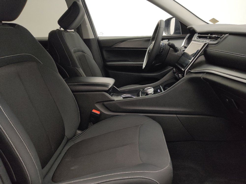 Used 2023 Jeep Grand Cherokee L Laredo RWD image 21