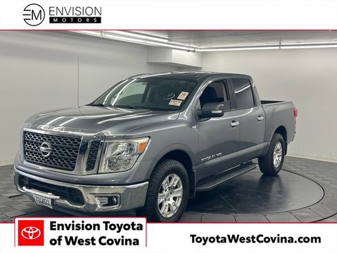 Used 2018 Nissan Titan SV RWD image 1