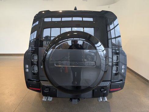 Used 2024 Land Rover Defender 130 V8 image 4