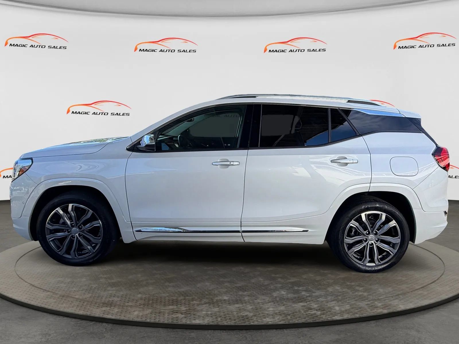 Used 2020 GMC Terrain Denali w/ Denali Premium Package AWD/4WD image 7
