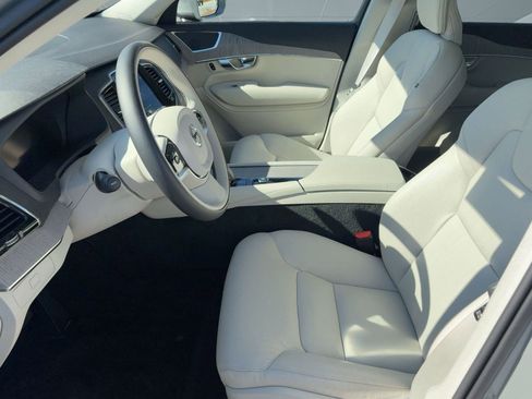 Used 2025 Volvo XC90 B5 Plus image 5