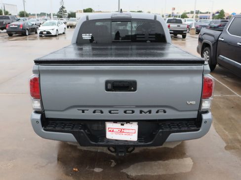 Used 2021 Toyota Tacoma TRD Sport w/ Technology Package RWD image 10