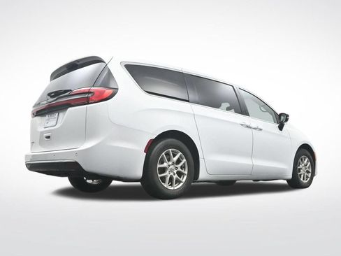 Used 2025 Chrysler Pacifica Select FWD image 36