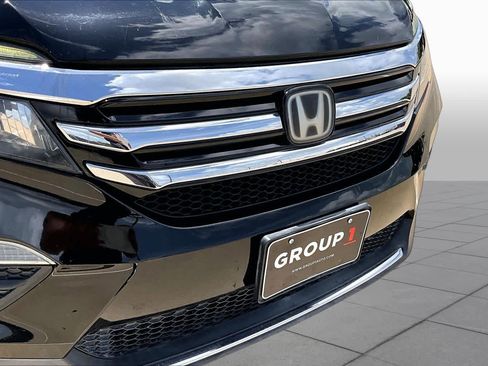 Used 2018 Honda Pilot Touring image 29