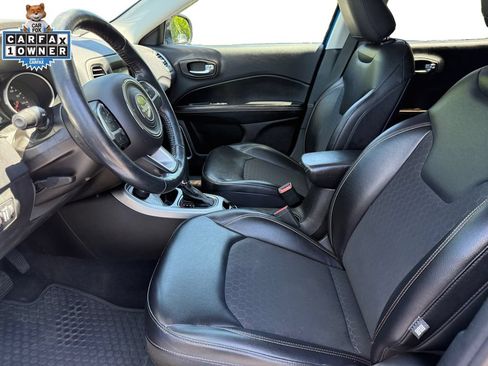 Used 2018 Jeep Compass Latitude w/ Popular Equipment Group AWD/4WD image 9