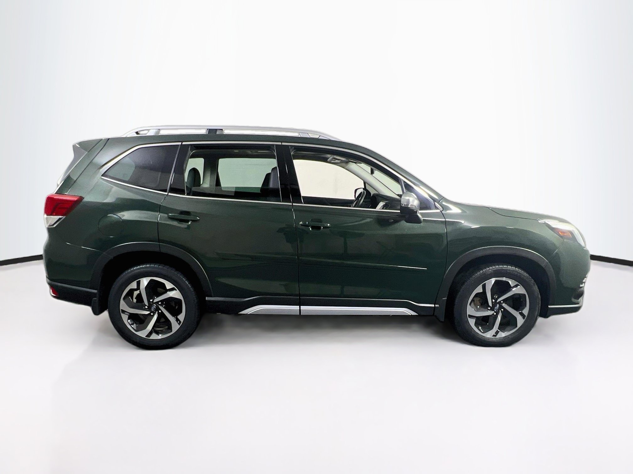 Used 2023 Subaru Forester Touring AWD/4WD image 4