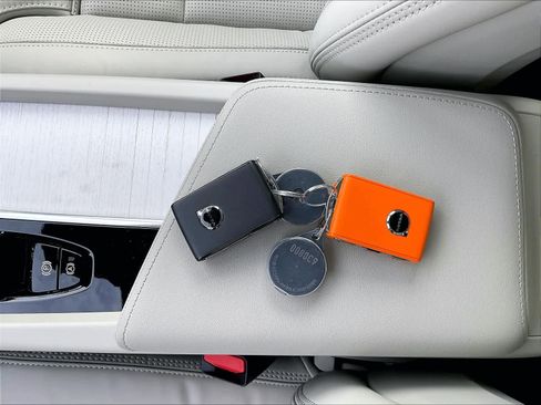 New 2026 Volvo XC60 T8 Ultra w/ Protection Package Premier image 34