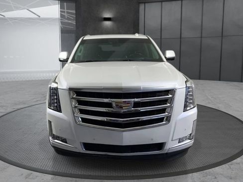 Used 2017 Cadillac Escalade Premium Luxury AWD/4WD image 2