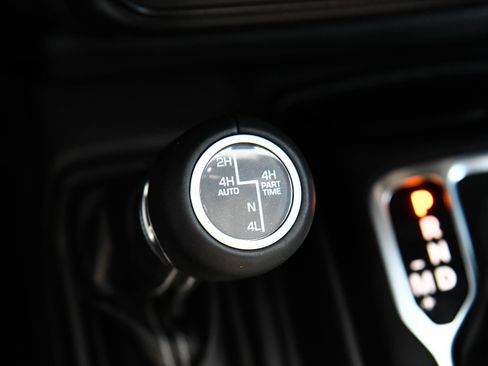 Used 2023 Jeep Wrangler Unlimited Sahara w/ Cold Weather Group AWD/4WD image 33