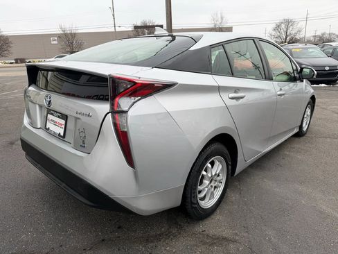 Used 2017 Toyota Prius Two image 7
