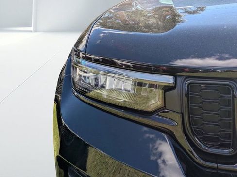 New 2025 Jeep Grand Cherokee Altitude image 8