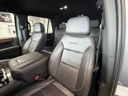 Used 2025 GMC Yukon Denali AWD/4WD image 25