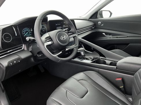 New 2025 Hyundai Elantra Limited image 14