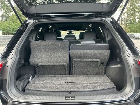 Used 2023 Volkswagen Tiguan SE R-Line image 24