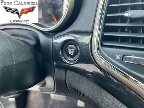 Used 2017 Jeep Grand Cherokee Laredo AWD/4WD image 22