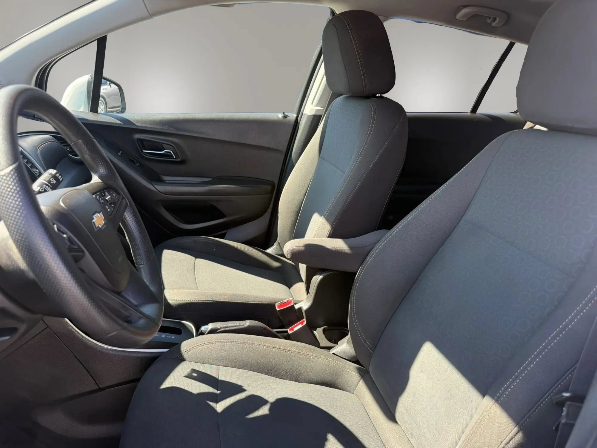 Used 2022 Chevrolet Trax LS w/ Tint and Cruise Package AWD/4WD image 17