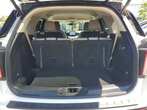 Used 2023 Ford Explorer XLT w/ Equipment Group 202A RWD image 10