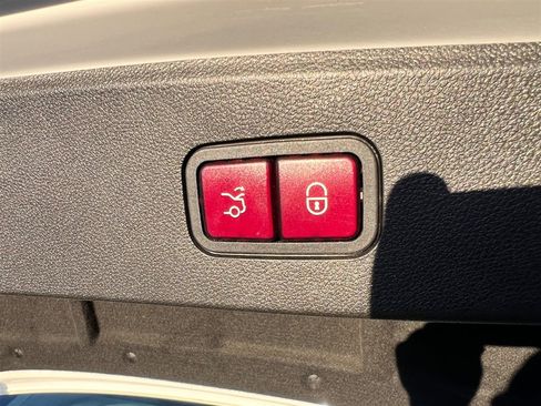 Used 2015 Mercedes-Benz E 350 4MATIC Sedan image 17